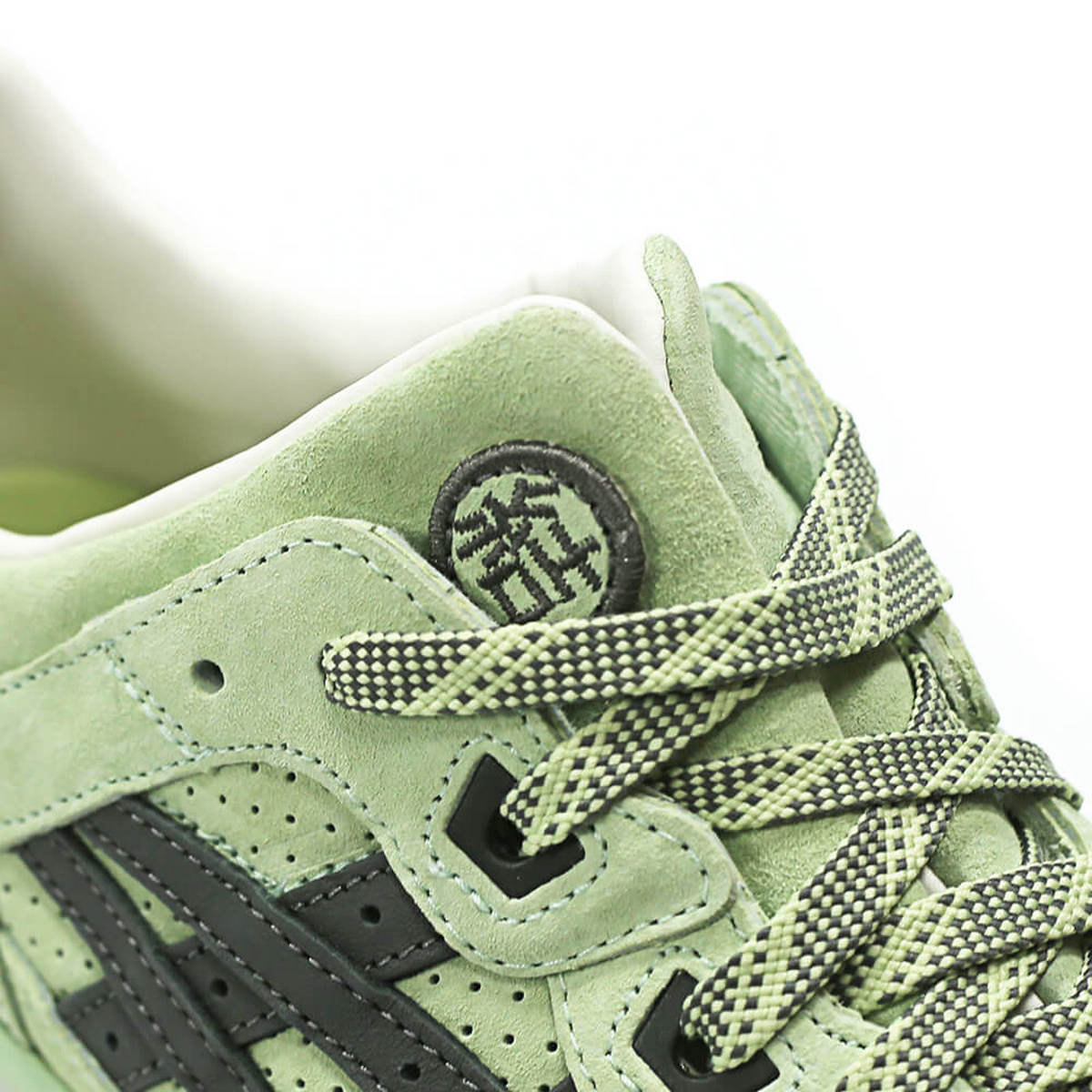 logo details: END. x ASICS SportStyle Gel-Lyte III "Wasabi" - Green Gecko/Taupe Grey - H7LPK-8512