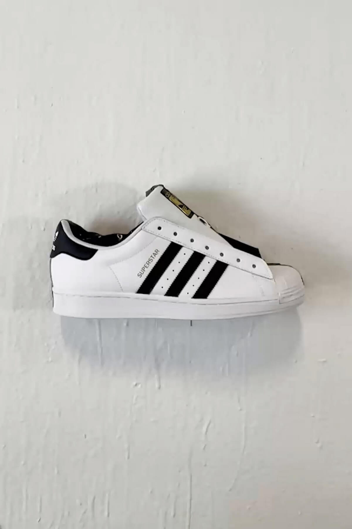 adidas Originals feiert "Home of Classics" Kampagne mit einer Ausstellung von kulturellen Sneaker Artefakten