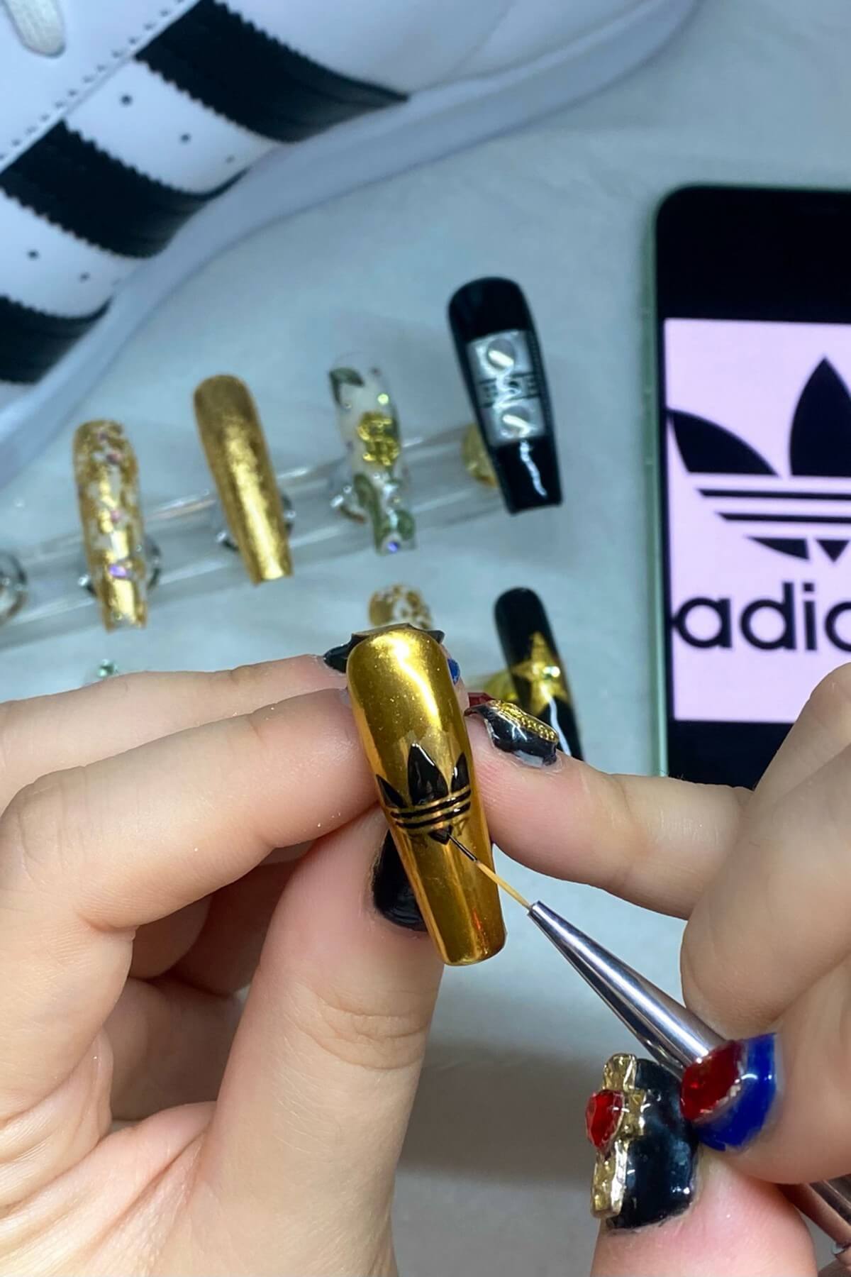 adidas Originals feiert "Home of Classics" Kampagne mit einer Ausstellung von kulturellen Sneaker Artefakten