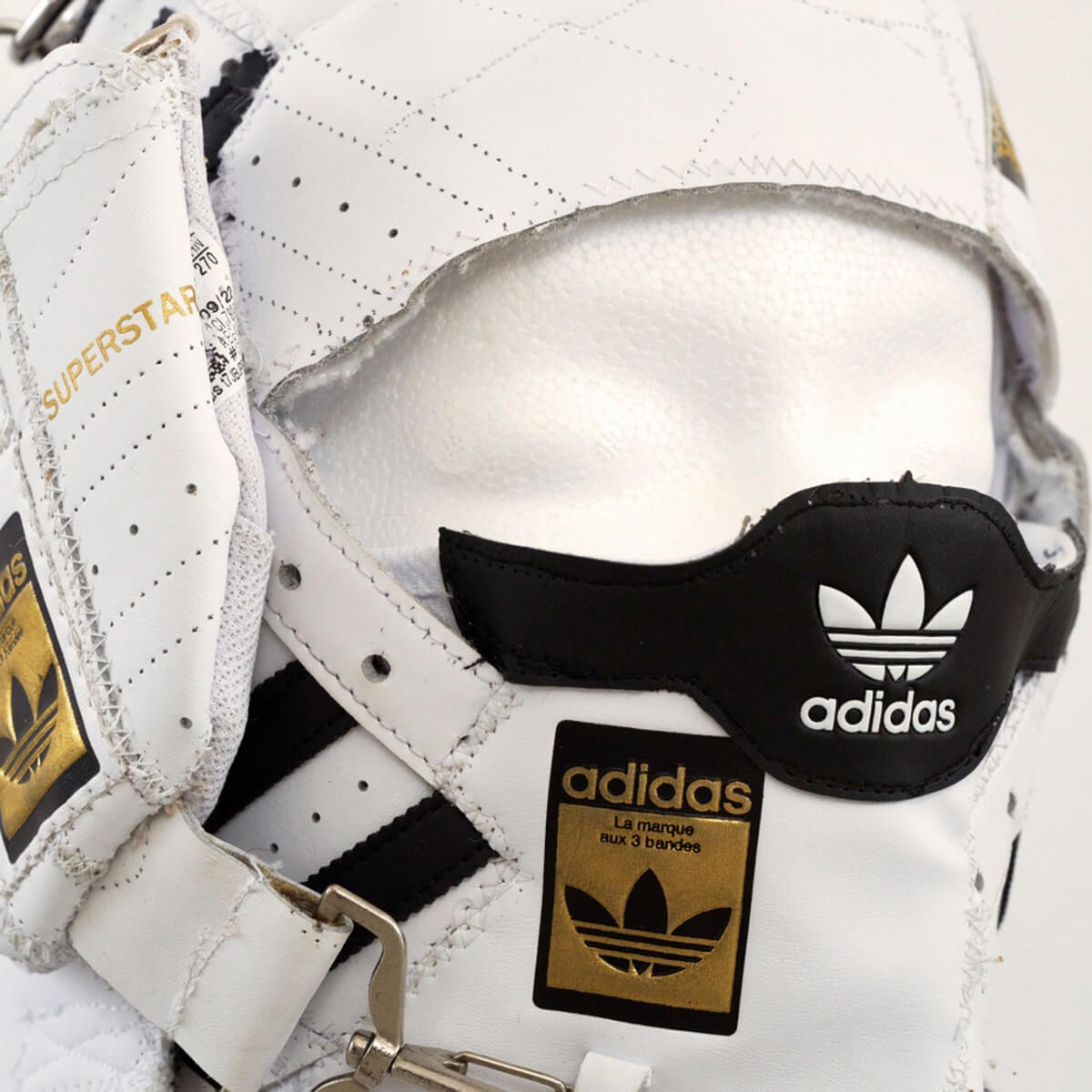 adidas Originals feiert "Home of Classics" Kampagne mit einer Ausstellung von kulturellen Sneaker Artefakten