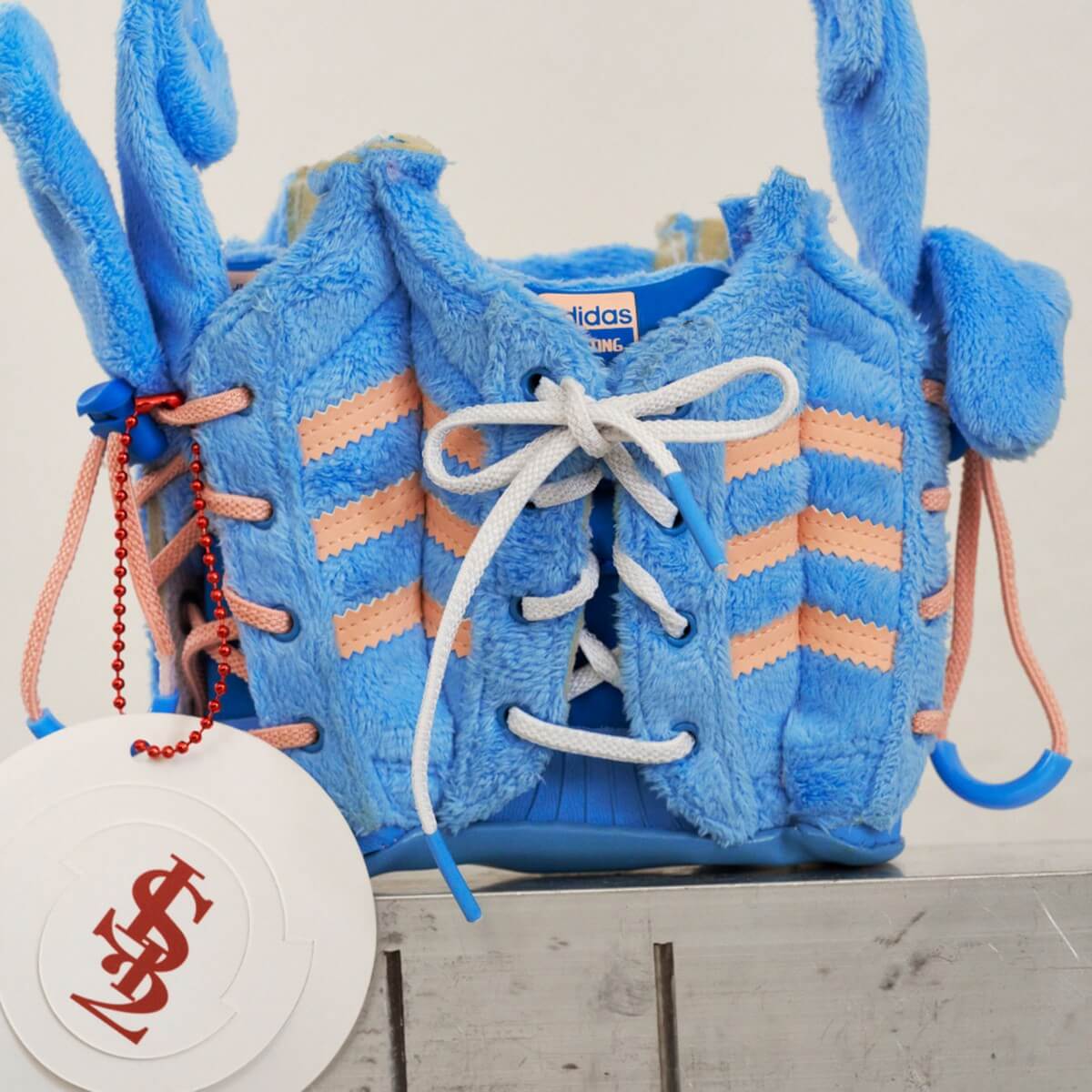 adidas Originals feiert "Home of Classics" Kampagne mit einer Ausstellung von kulturellen Sneaker Artefakten