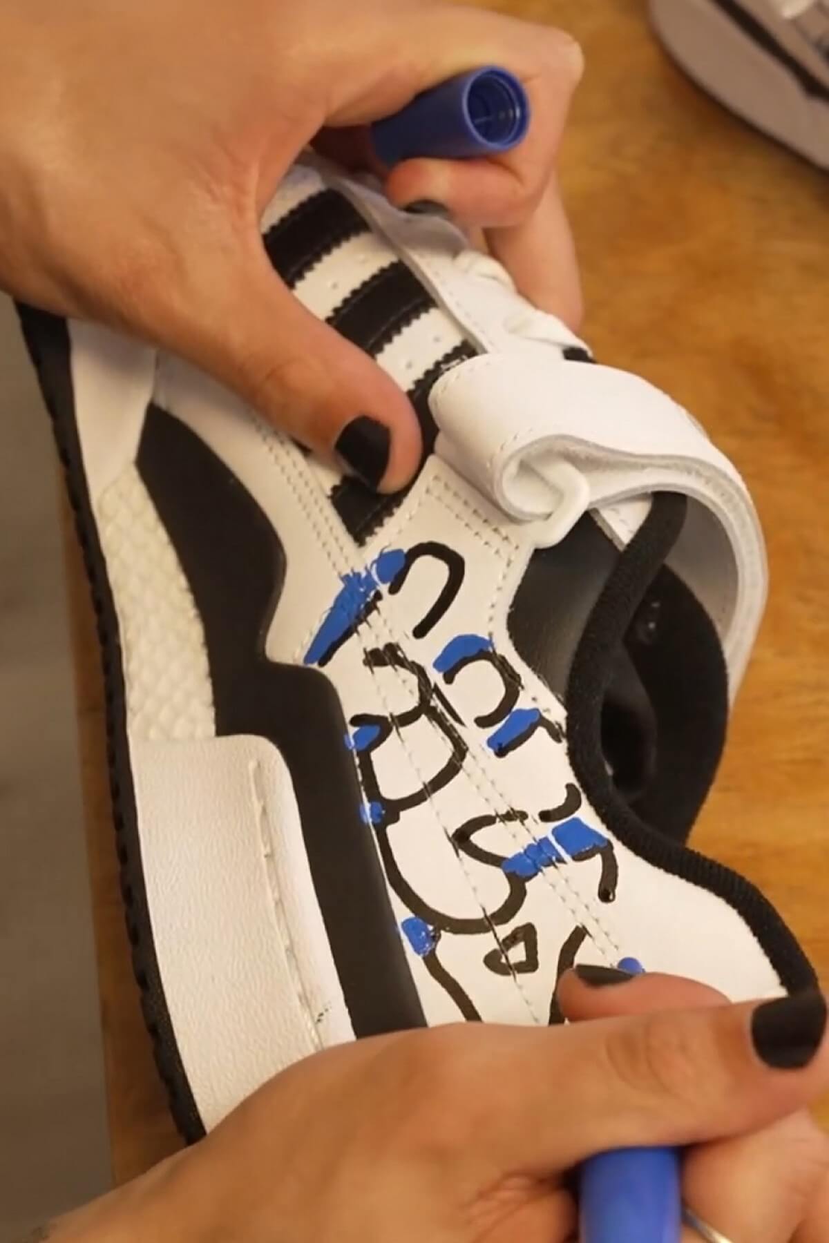 adidas Originals feiert "Home of Classics" Kampagne mit einer Ausstellung von kulturellen Sneaker Artefakten