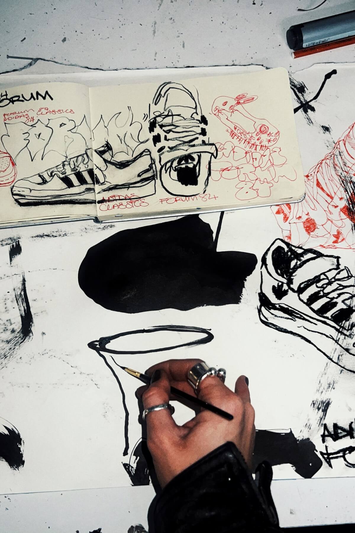 adidas Originals feiert "Home of Classics" Kampagne mit einer Ausstellung von kulturellen Sneaker Artefakten