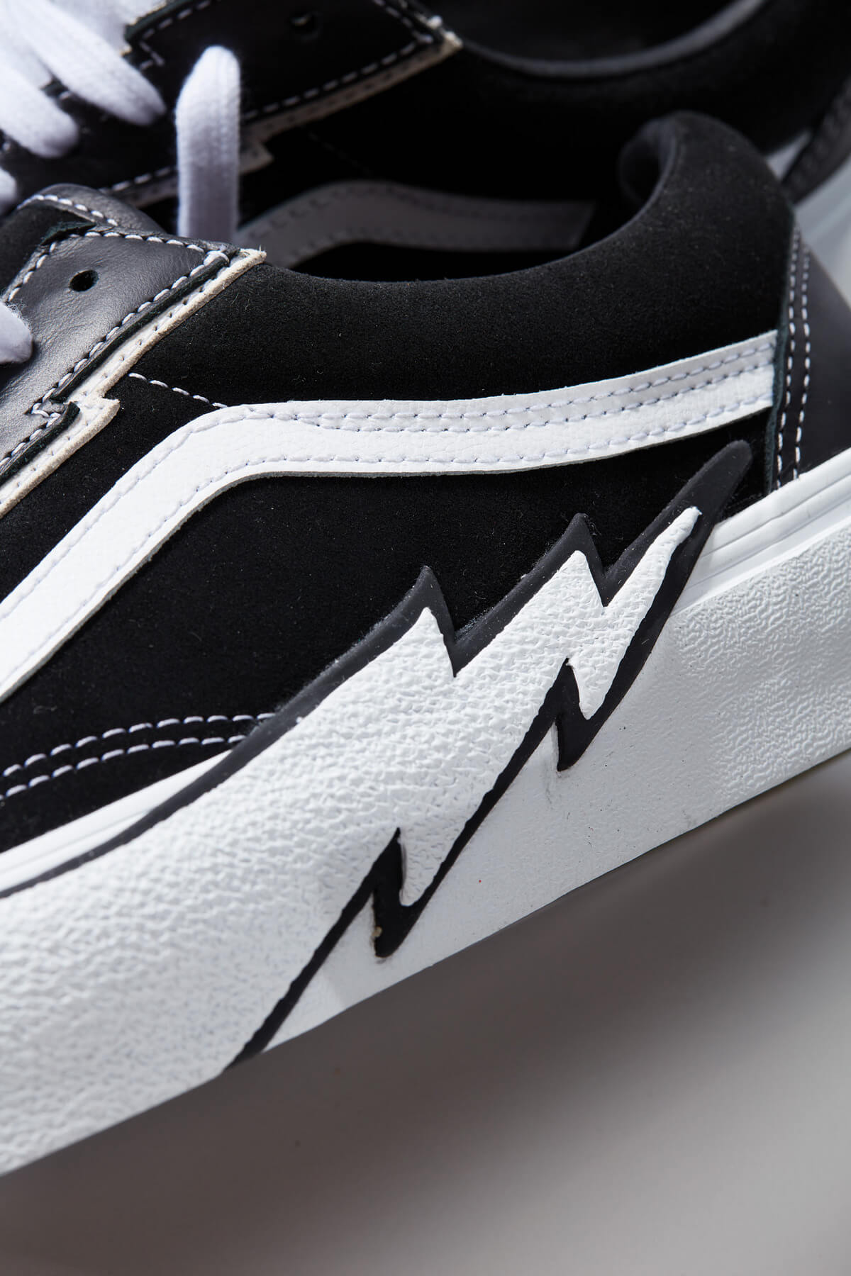 Vans Vault x MASTERMIND WORLD Old Skool Bolt VLT LX