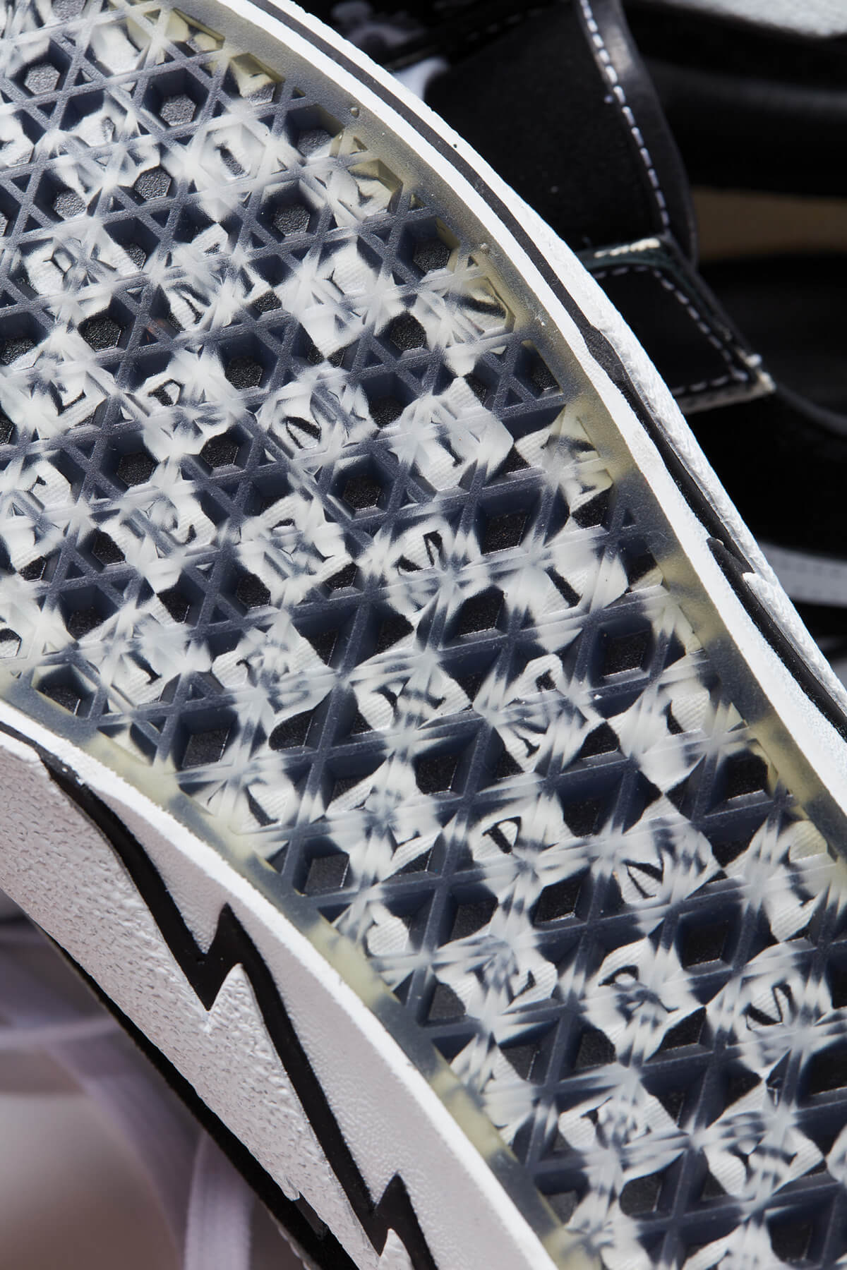 Vans Vault x MASTERMIND WORLD feat. Sk8-Hi Bolt, Old Skool Bolt, Sk8-Hi Reissue, der Old Skool & Authentic VLT LX