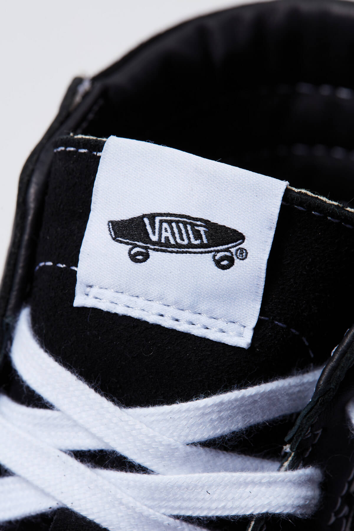 Vans Vault x MASTERMIND WORLD feat. Sk8-Hi Bolt, Old Skool Bolt, Sk8-Hi Reissue, der Old Skool & Authentic VLT LX