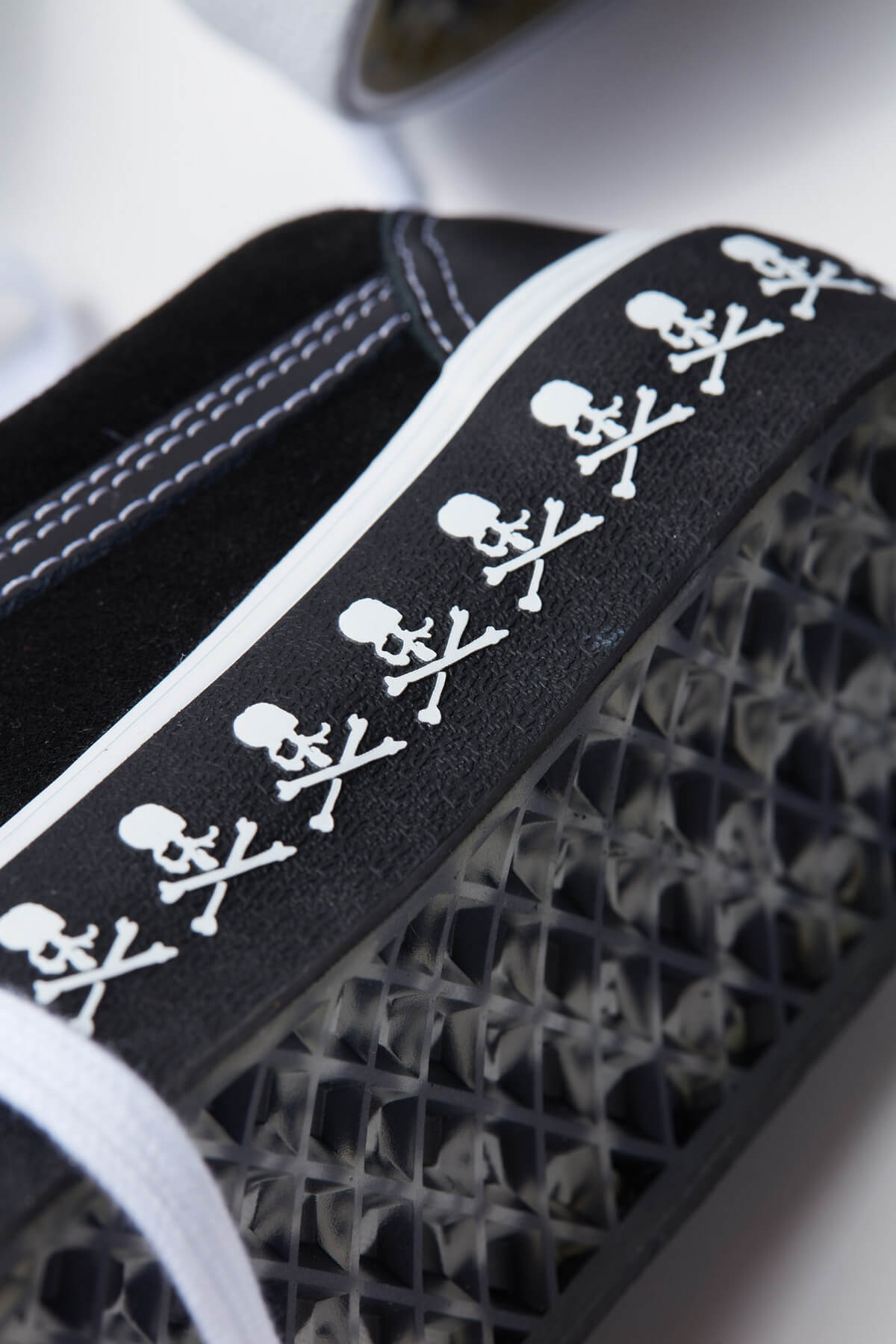 Vans Vault x MASTERMIND WORLD Old Skool VLT LX