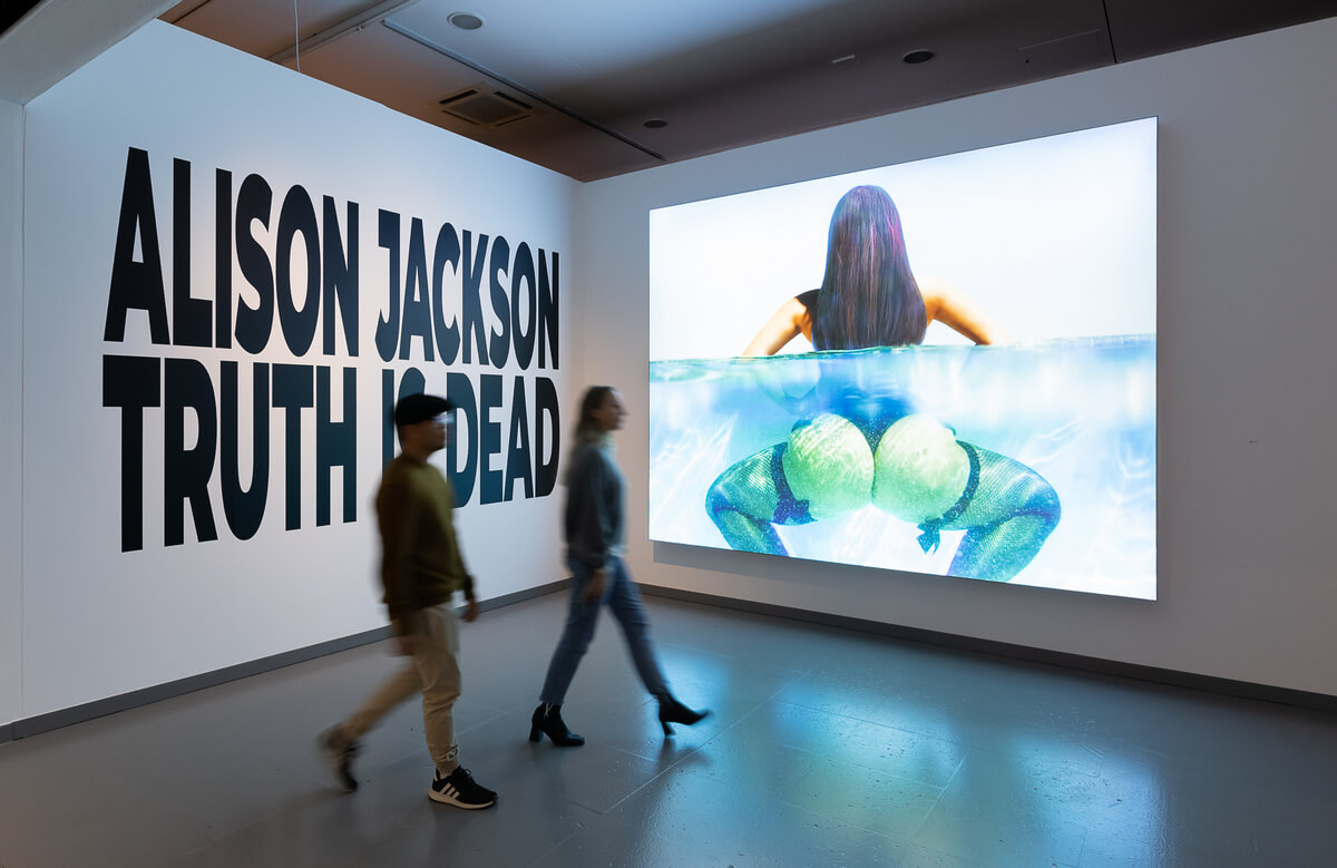 Ausstellungsansicht "Alison Jackson: Truth is Dead" NRW Forum Düsseldorf, Foto: Katja Illner