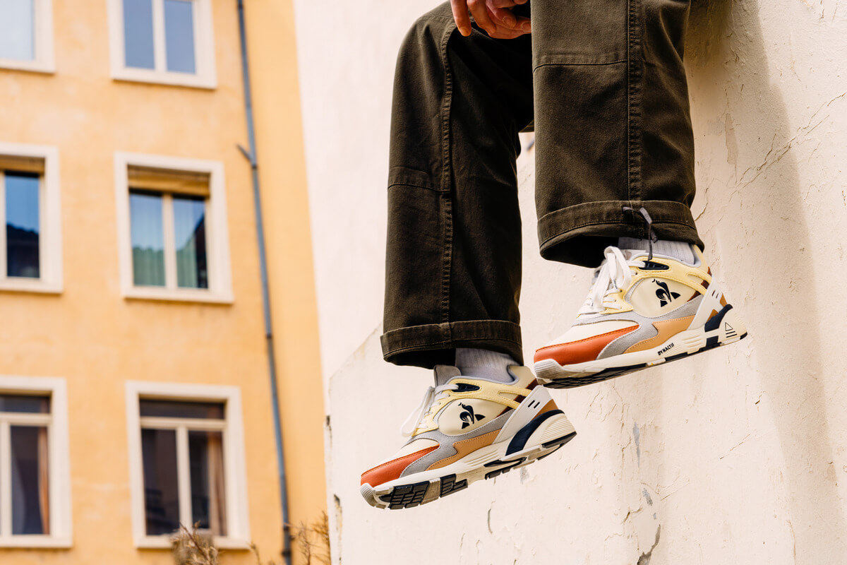 Le Coq Sportif x Shoez Gallery R1100 "Aux Pieds Des Pentes"