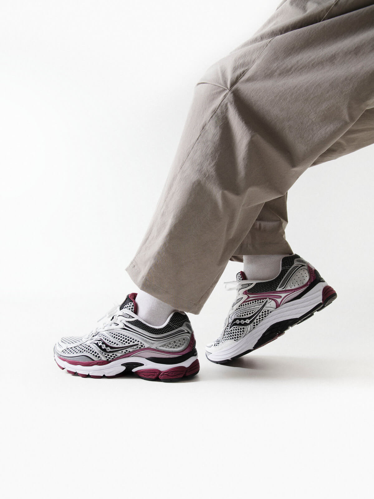 Saucony Originals Progrid Omni 9 OG - Silver / Red - S70739-1