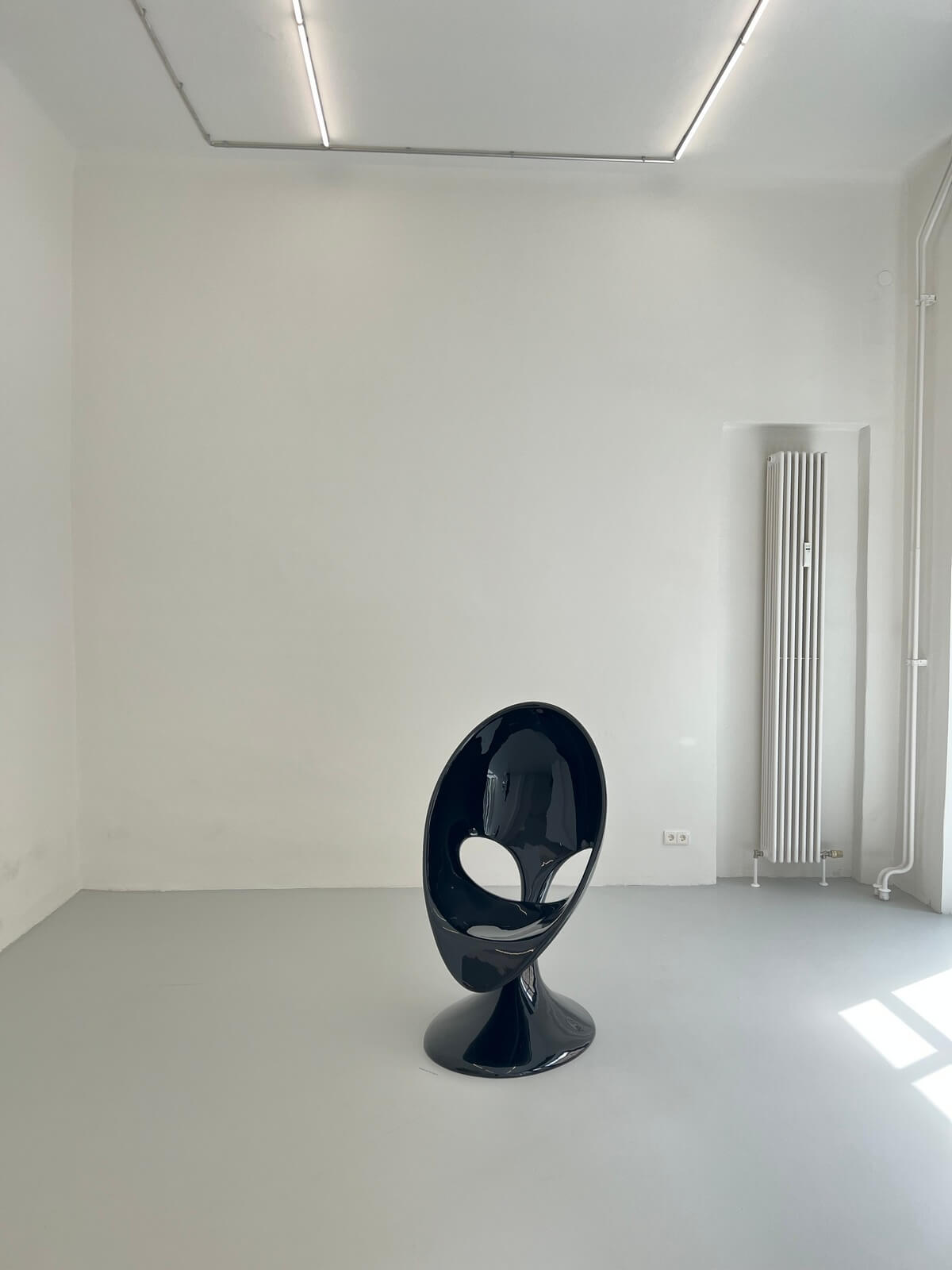VooSpace Opening: SUCUK UND BRATWURST Zenomorph Chair