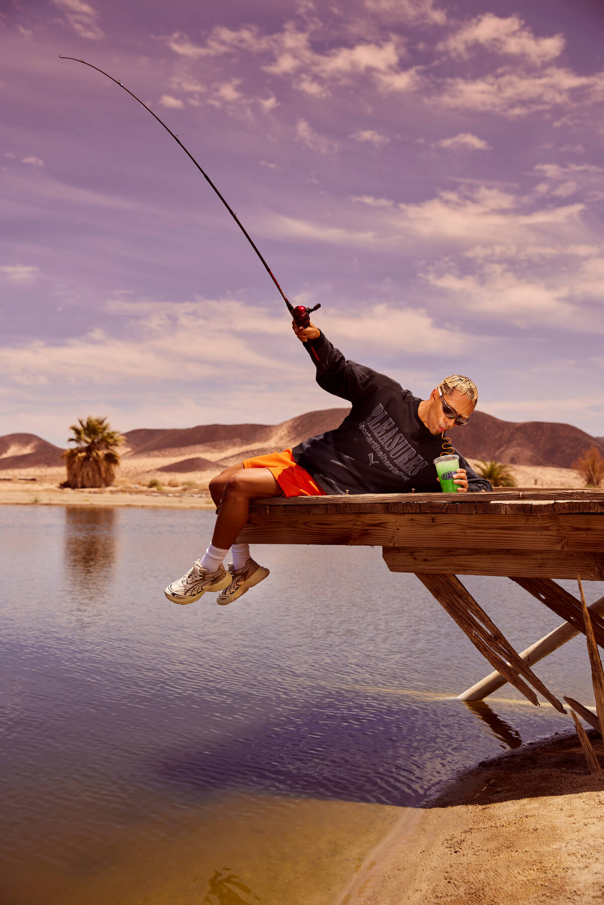 PUMA x PLEASURES Sportartikelhersteller Apparel & Sneaker Collection ft. Velophasis