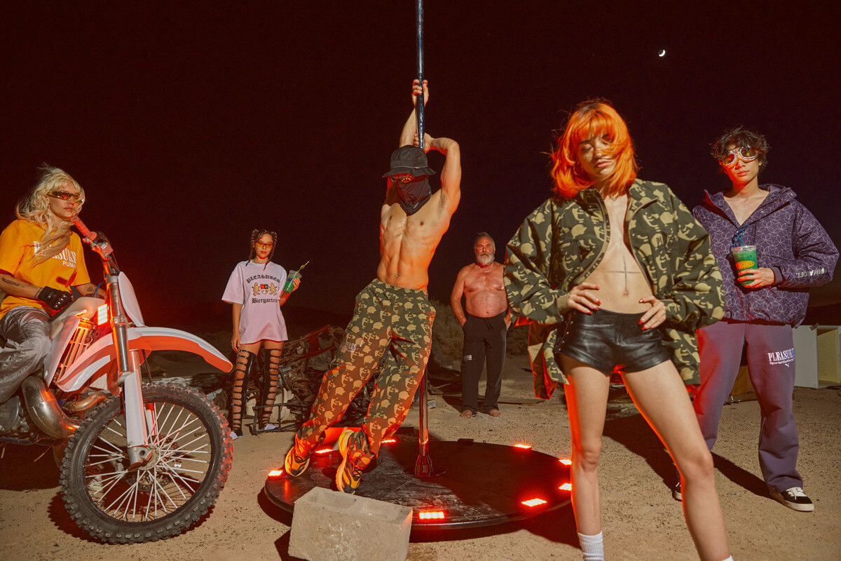 PUMA x PLEASURES Sportartikelhersteller Apparel & Sneaker Collection
