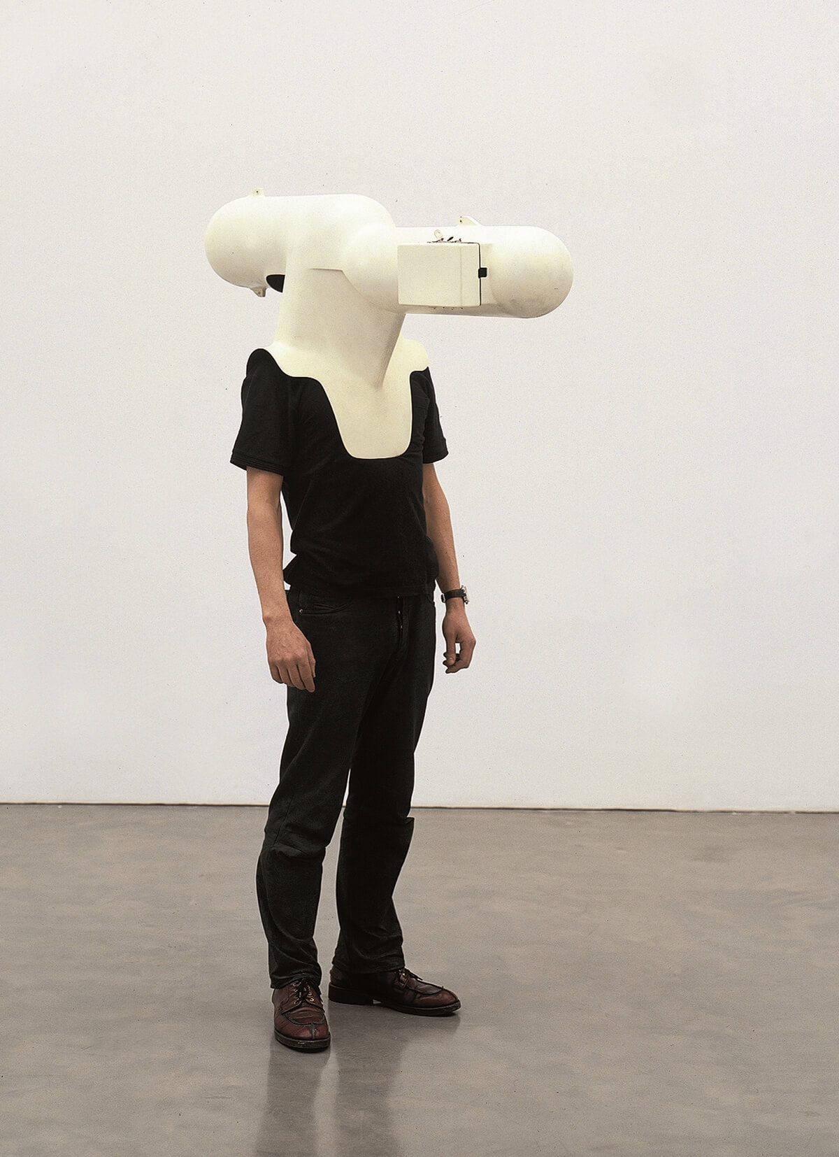 Walter Pichler, TV-Helm (Tragbares Wohnzimmer), 1967 © Generali Foundation, Foto: Werner Kaligofsky
