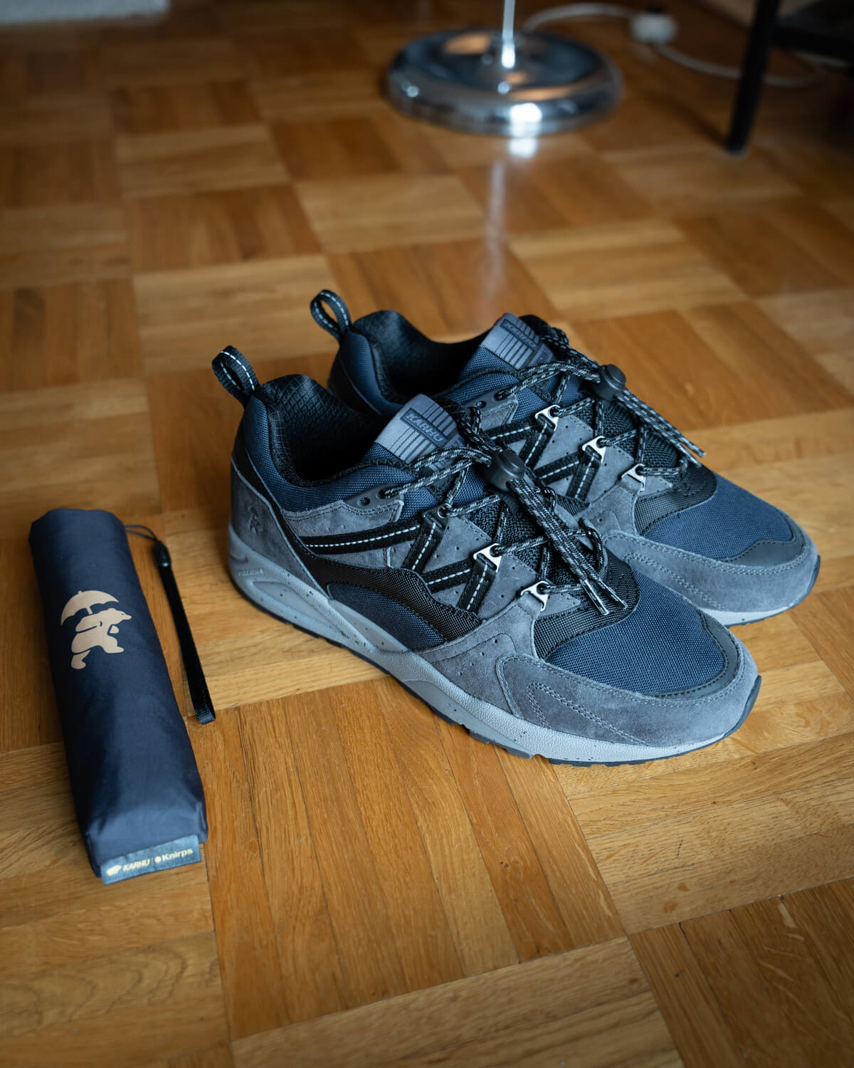 Karhu x Knirps Fusion 2.0 "Shitty Weather" - Plum Kitten / Jet Black - F804160