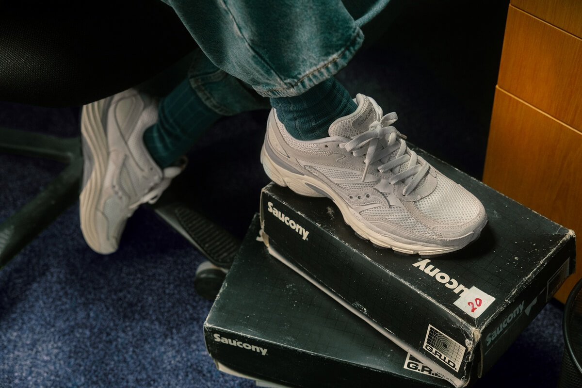 Saucony ProGrid Omni 9 Premium - White/Grey - S70740-11