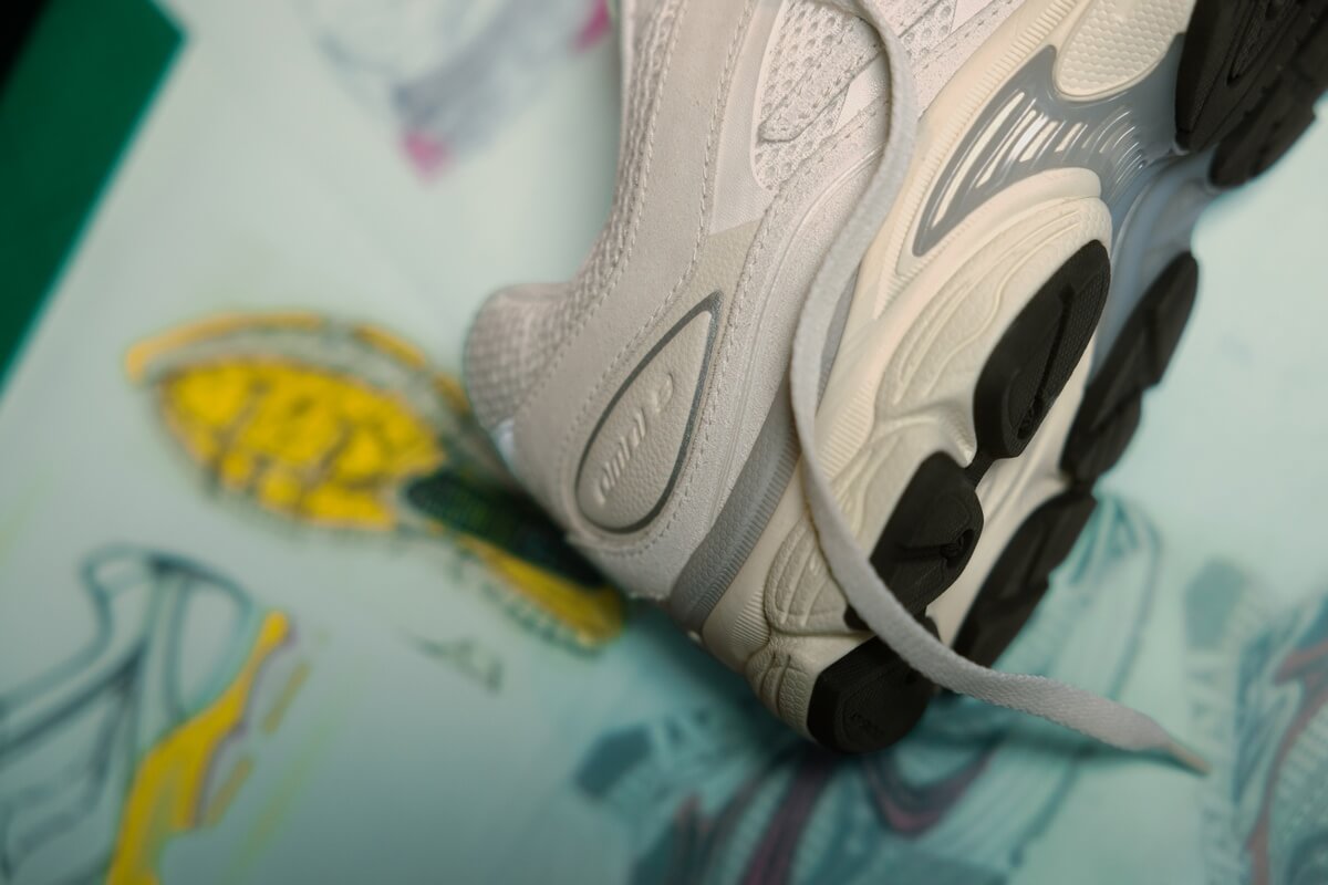 Saucony ProGrid Omni 9 Premium - White/Grey - S70740-11