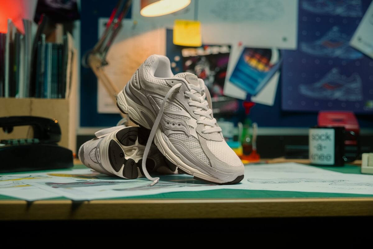 Saucony ProGrid Omni 9 Premium - White/Grey - S70740-11