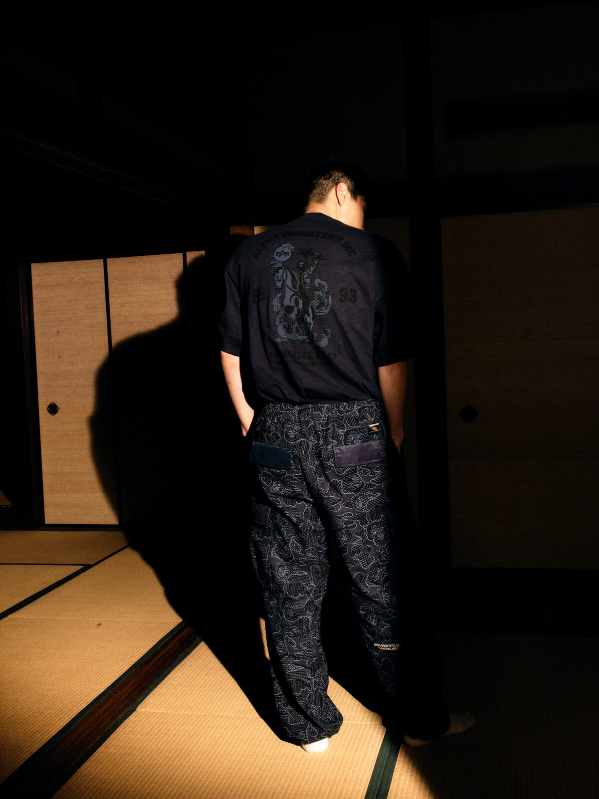 ALPHA INDUSTRIES X BAPE T-SHIRT & ALPHA INDUSTRIES X BAPE 6-POCKET-PANTS