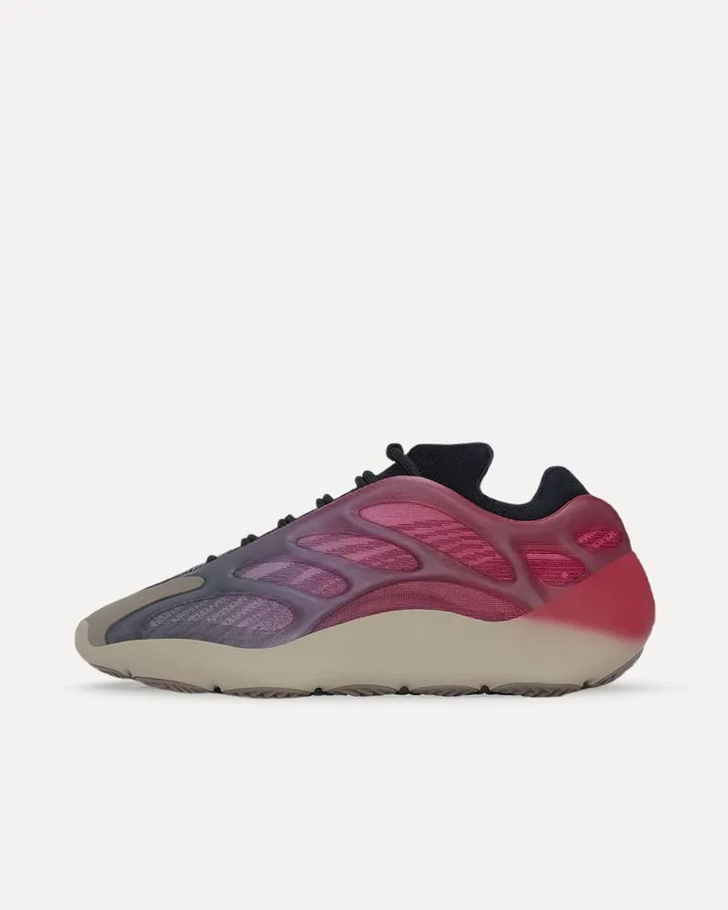 adidas YZY 700 V3 „Fade Carbon“