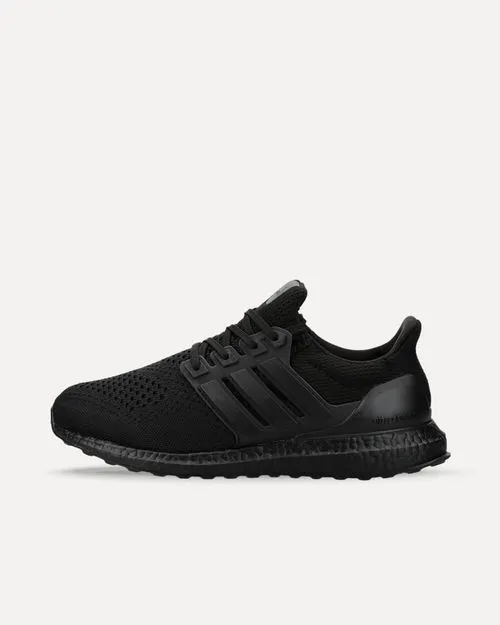 adidas UltraBOOST DNA „Triple Black“