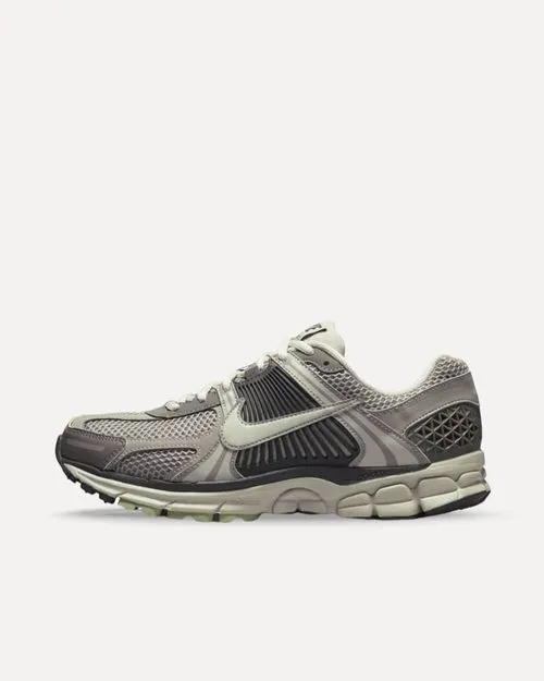 Nike Wmns Zoom Vomero 5 „Cobblestone“