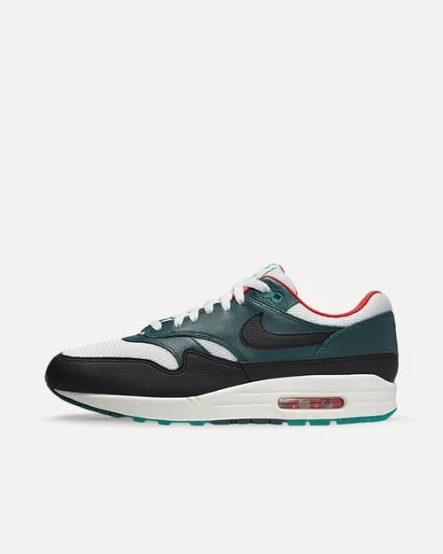 Nike x LeBron James x Liverpool F.C. Air Max 1