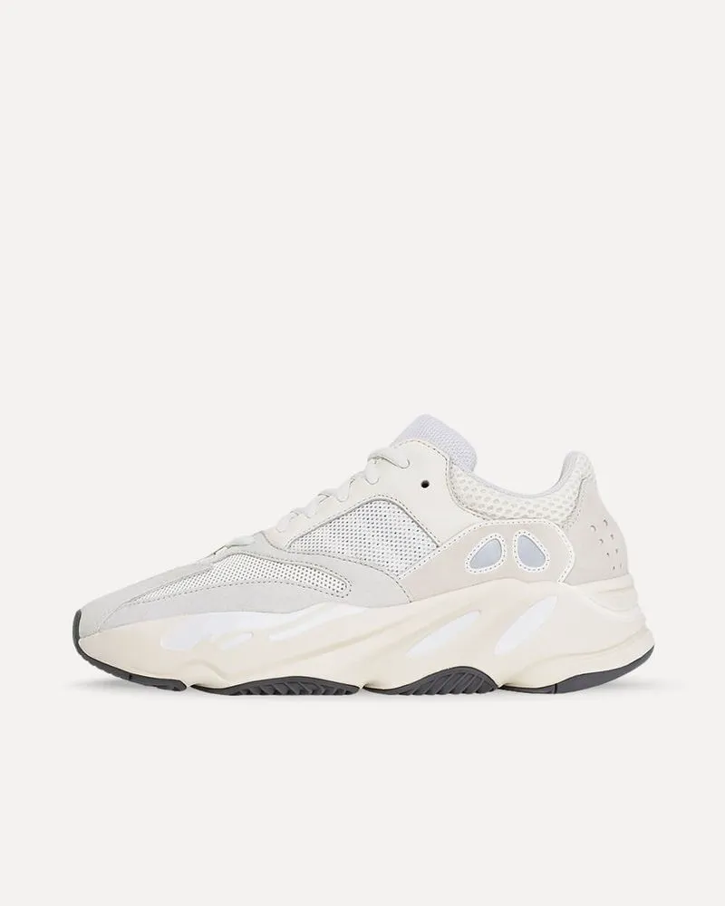 adidas Yeezy Boost 700 „Analog“