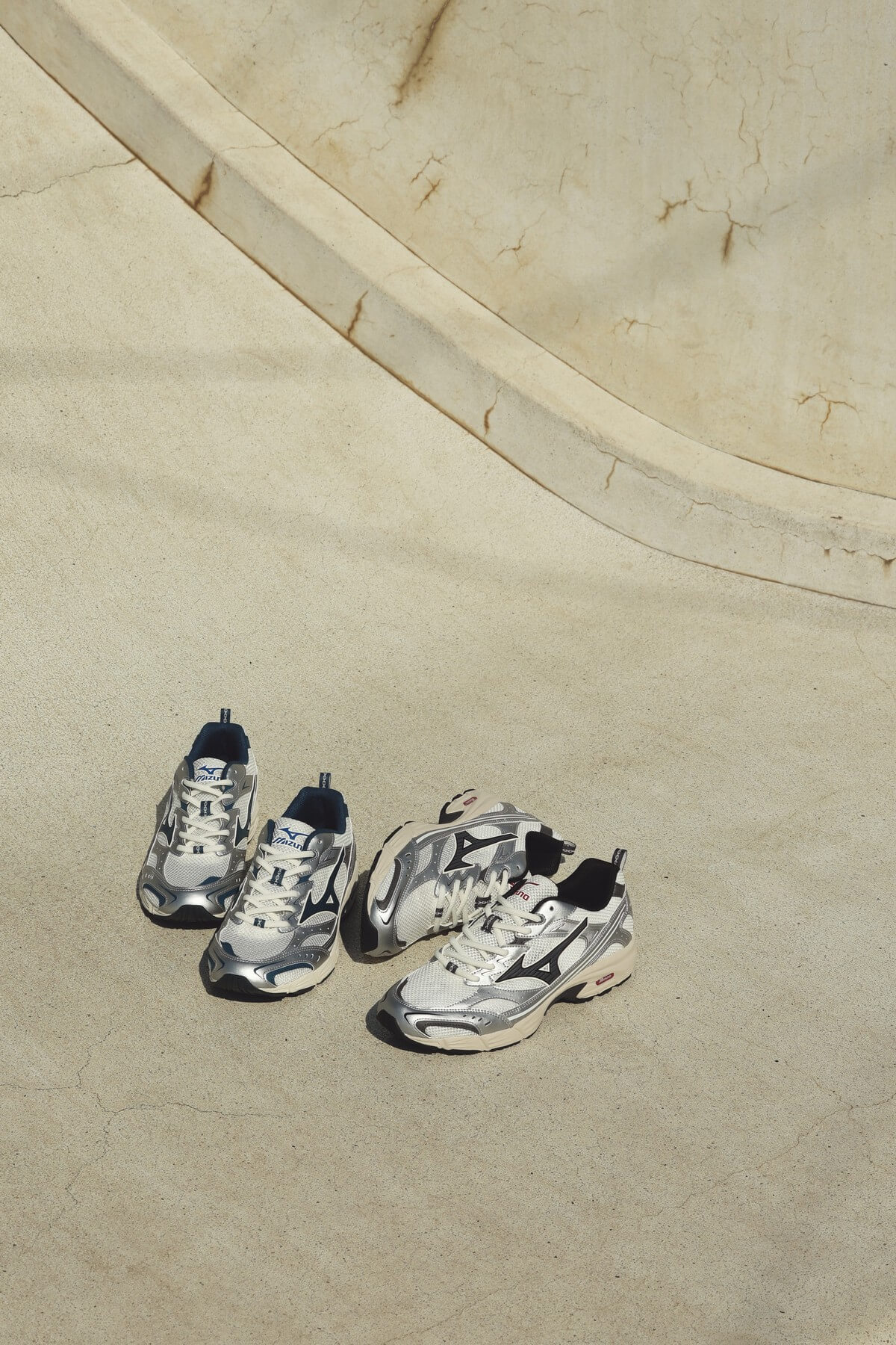 Mizuno MXR Sport - Snow White / Magnet / Silver - D1GA245101 & Mizuno MXR Sport - Snow White / Majolica Blue / Silver - D1GA245102