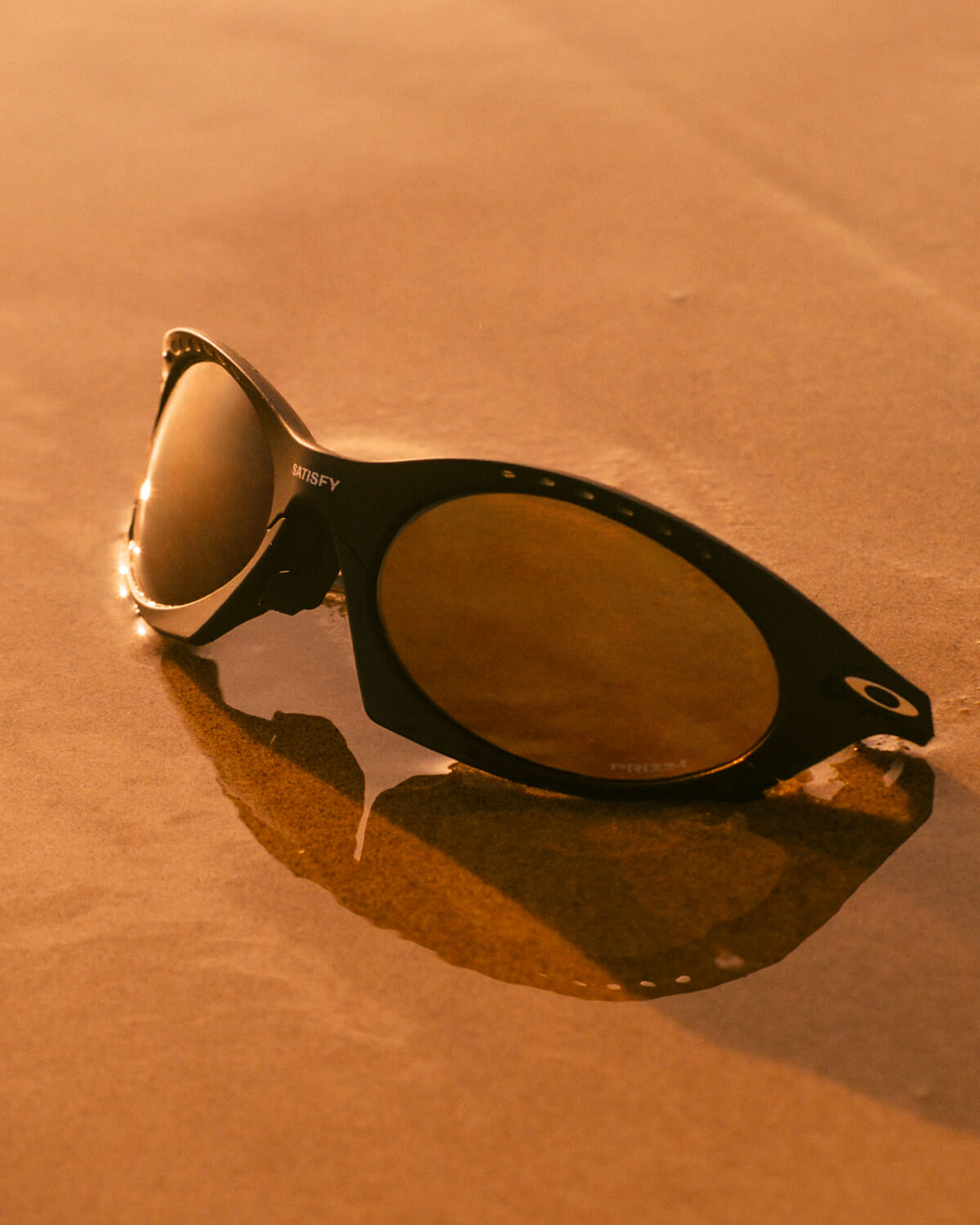 Oakley x Satisfy AW24 ft. Plantaris Eyewear, MothTech T-Shirt & PeaceShell Running Cap