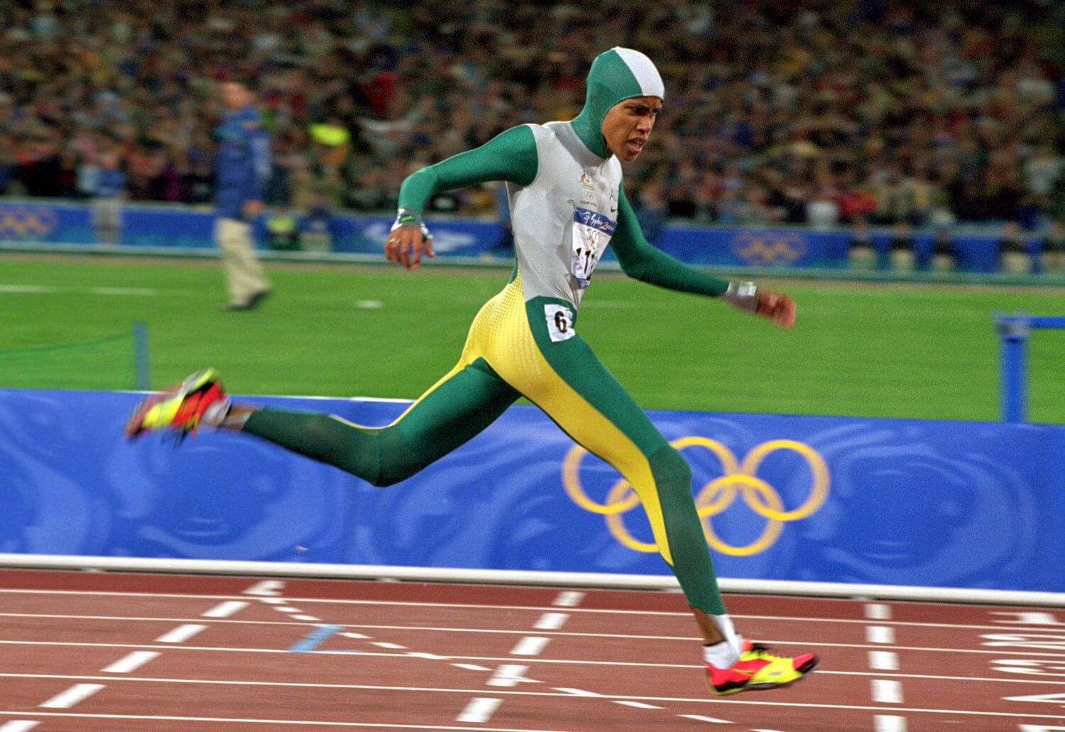 Cathy Freeman winning gold in the Women’s 400m Final at the Olympic Games in Sydney, 2000 © Getty Images, photo: Billy Stickland/Allsport
