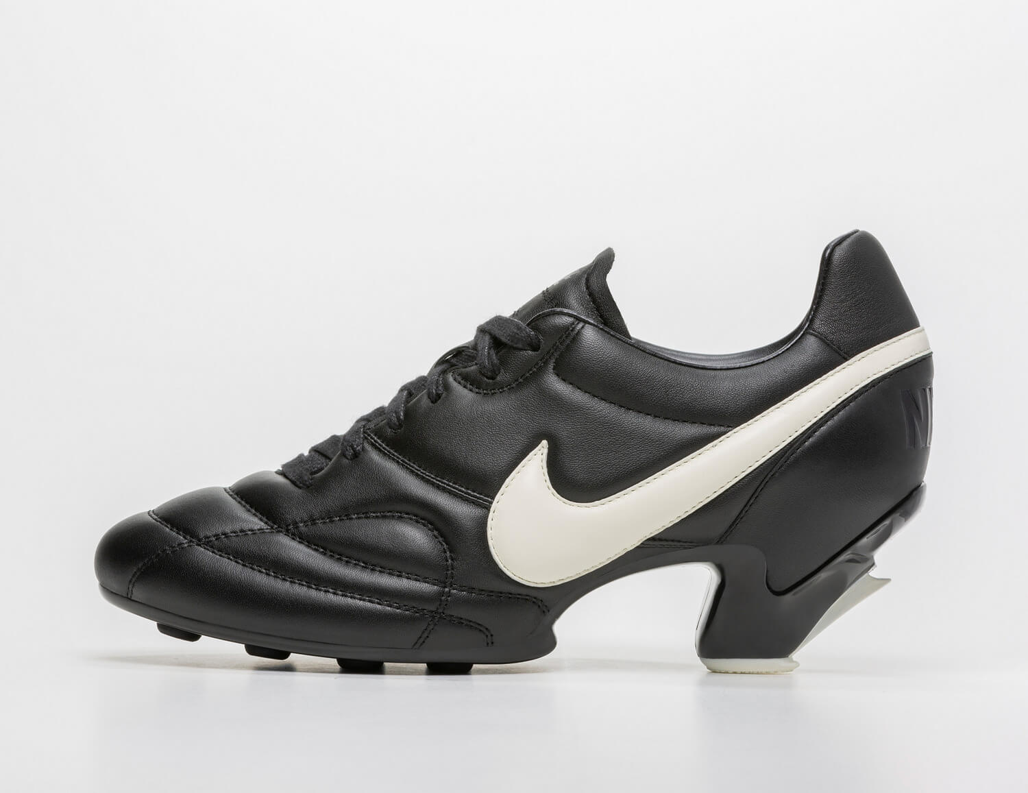 Nike Premier x Comme des Garçons, 2021 © Vitra Design Museum, photo: Unruh Jones