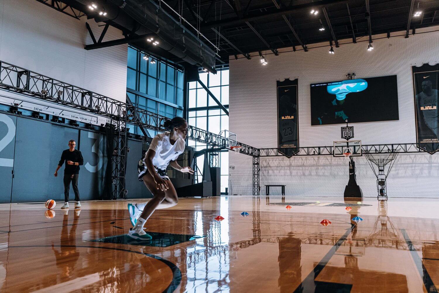 LeBron James full-size basketball court, Nike Sport Research Lab, Beaverton (Oregon), 2022 © Nike, Inc.
