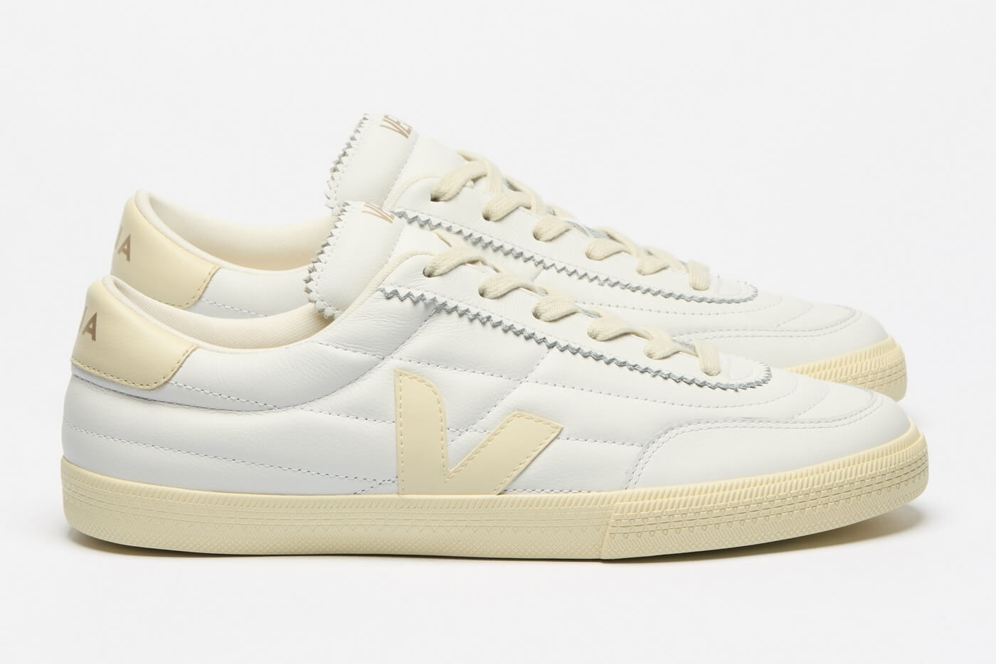 VEJA Panenka - White / Off White