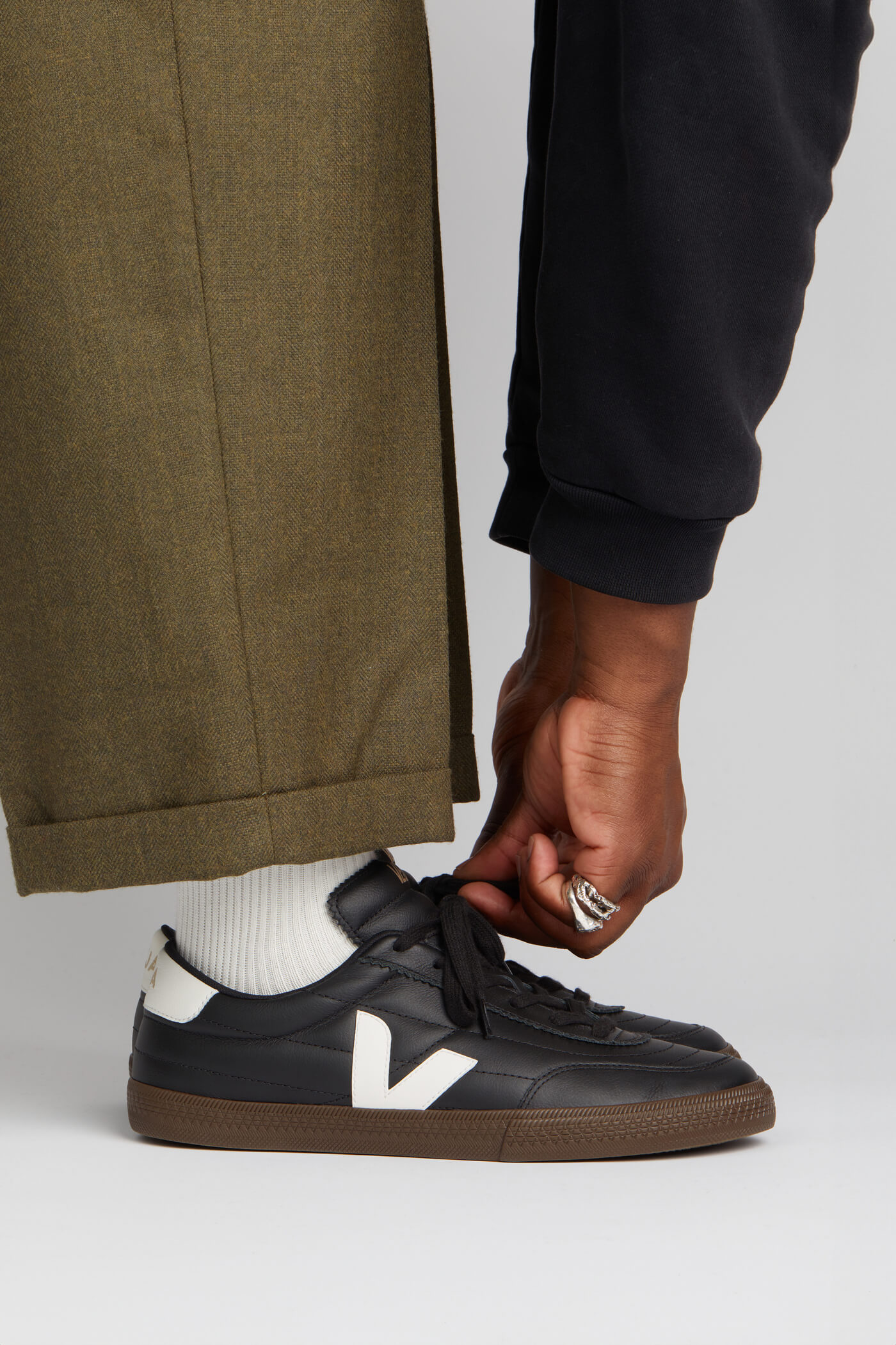 VEJA Panenka - Black / White / Gum