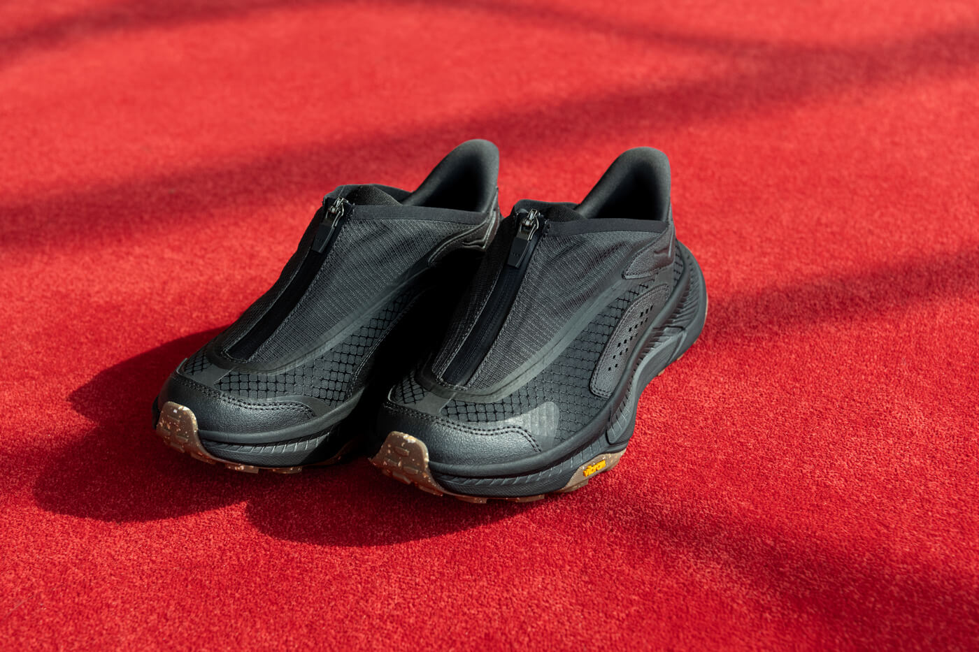HOKA - Project Transport - Carbon Black / Black - 1162850-CRBN