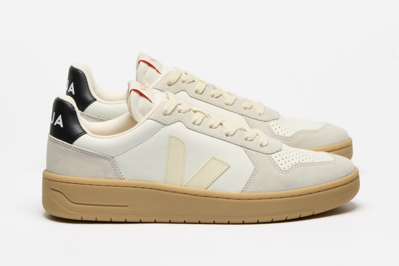 VEJA V-82 - Pure Calcaire/Black