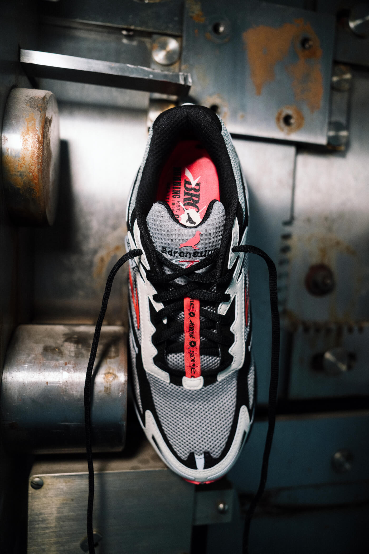 Brooks x STAPLE Adrenaline GTS 4 - Cream/Black/Red - 110485-042