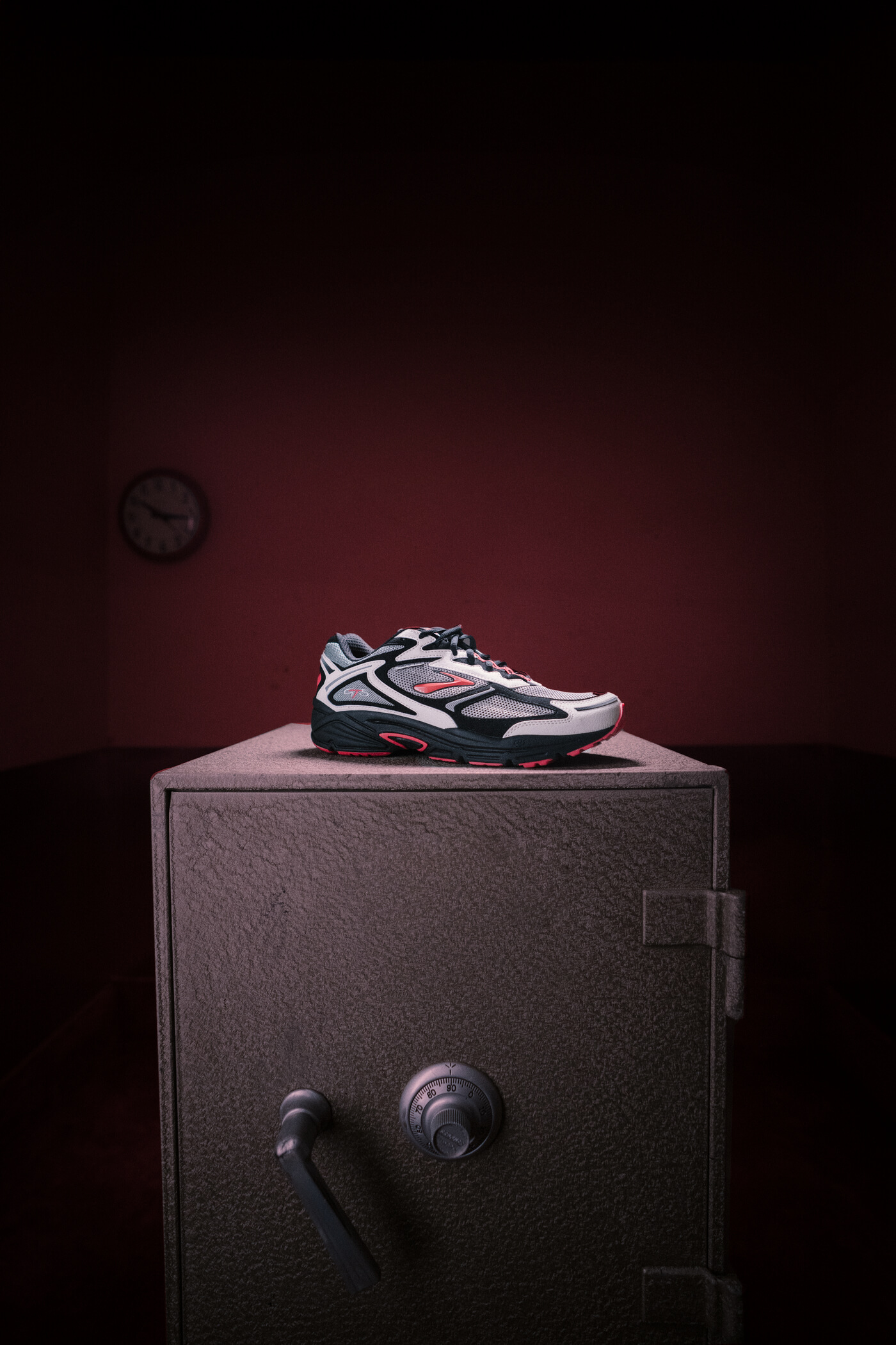 Brooks x STAPLE Adrenaline GTS 4 - Cream/Black/Red - 110485-042