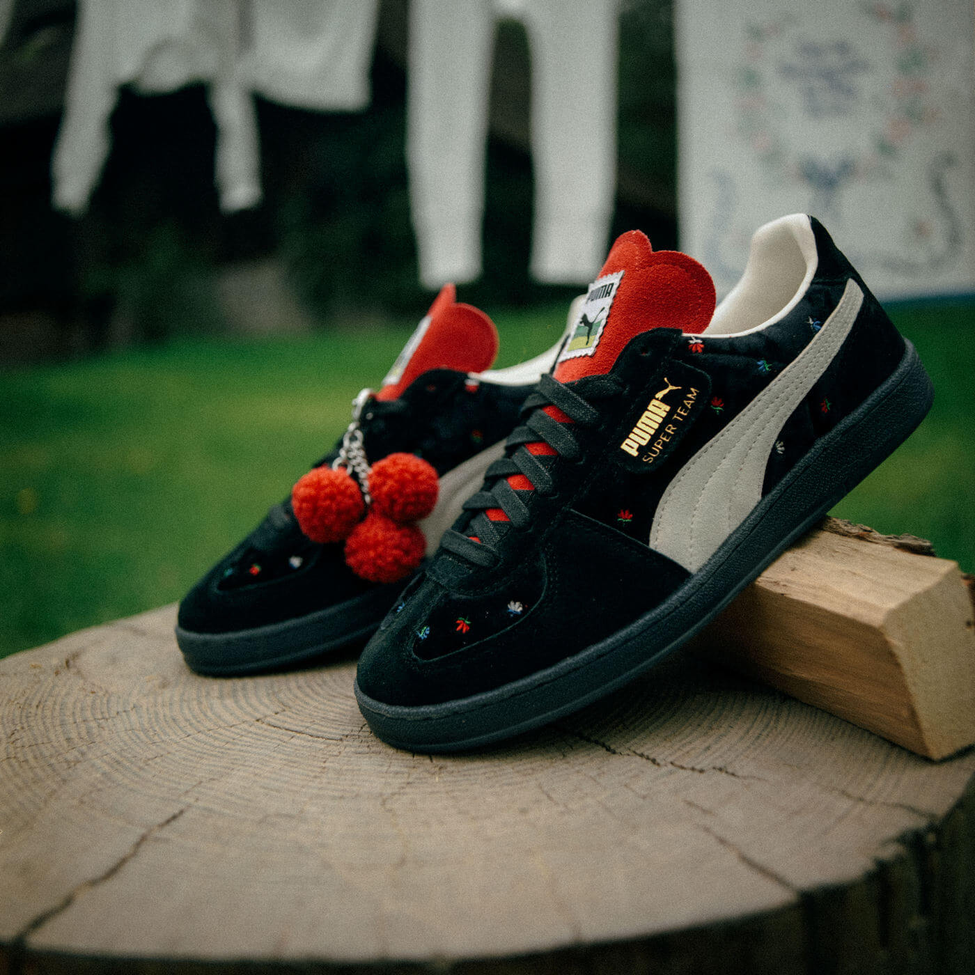Puma x Black Forest Super Team „Bollenhut“ - Puma Black / For All Time Red - 402356-01