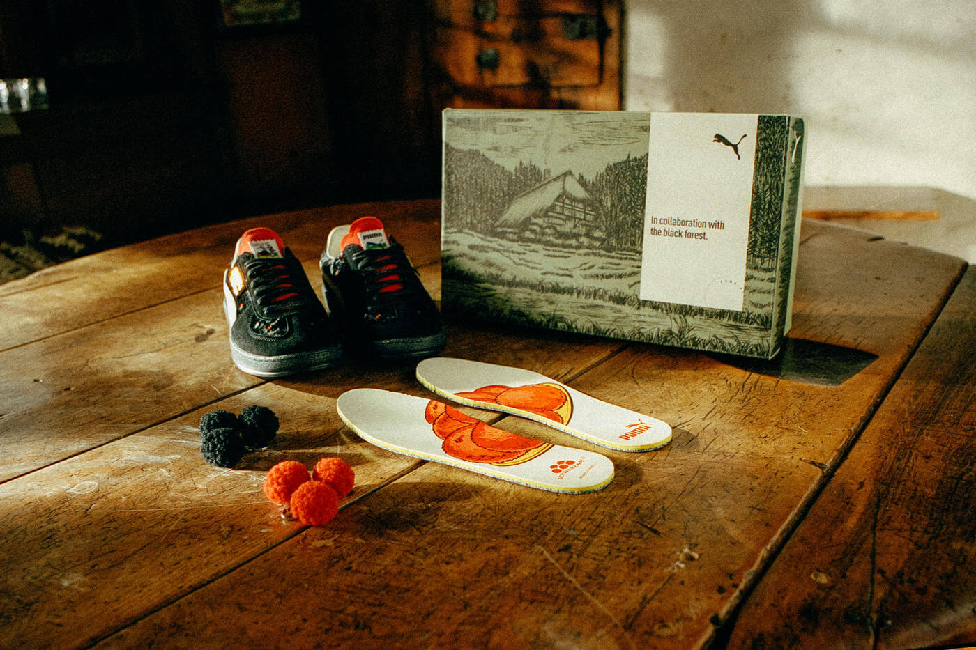 Puma x Black Forest Super Team „Bollenhut“ - Puma Black / For All Time Red - 402356-01