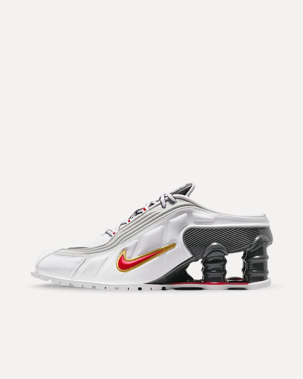 Nike x Martine Rose Shox MR4 „Metallic Platinum“