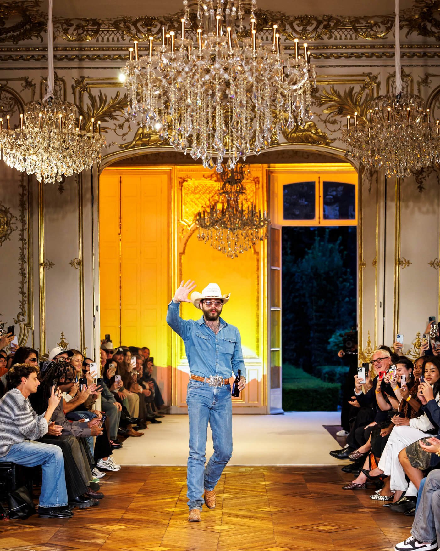 Post Malone stellt mit ‚Austin Post‘ sein eigenes Fashion Label in Paris vor