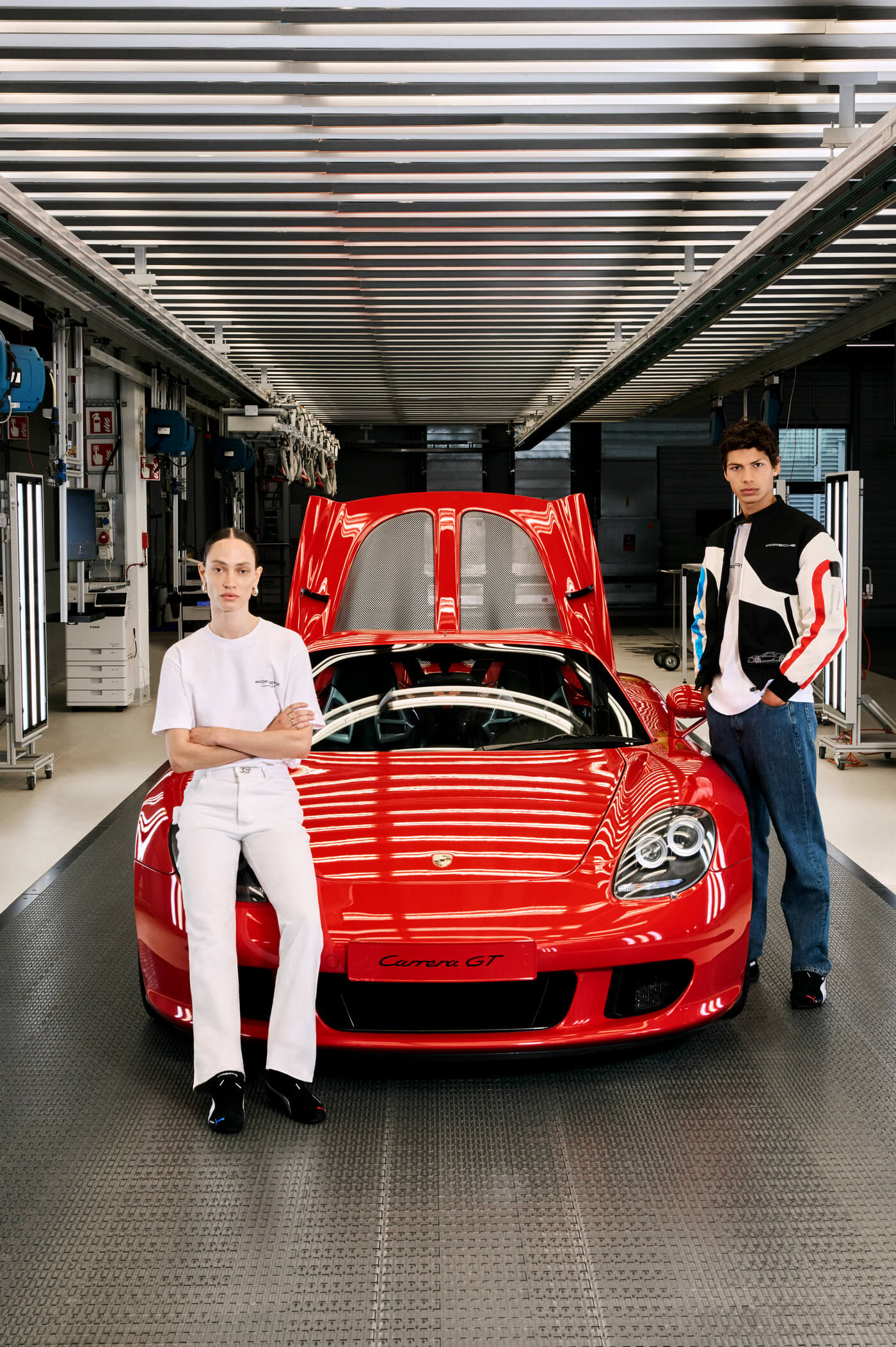Porsche x Arthur Kar Capsule Collection zum 25. Jubiläum des Carrera GT – „A Legend Returns to the Spotlight“