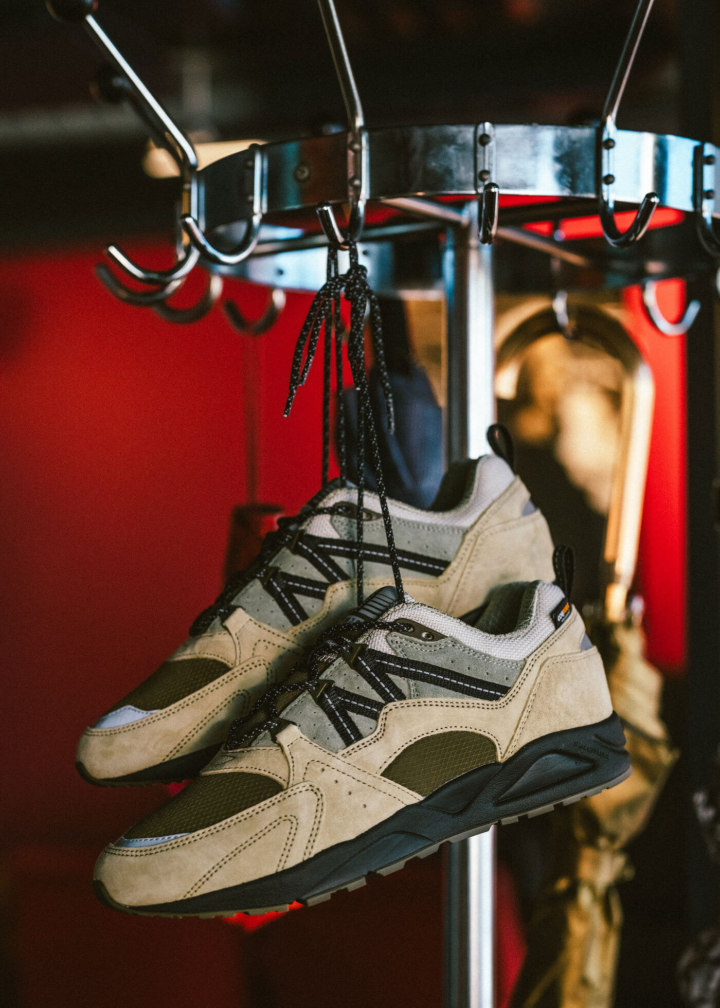 KARHU Fusion 2.0 – Pale Olive Green / Jet Black – F804196