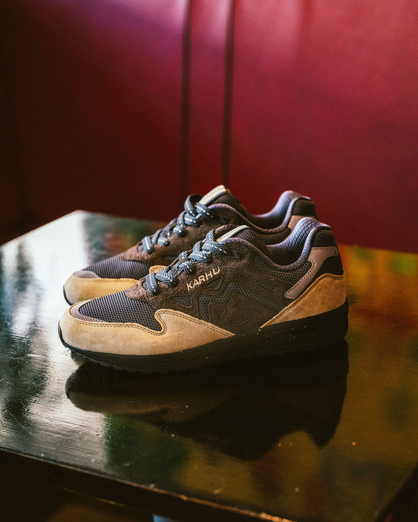 KARHU Legacy 96 – Pale Olive Green / Chocolate Torte – F806090