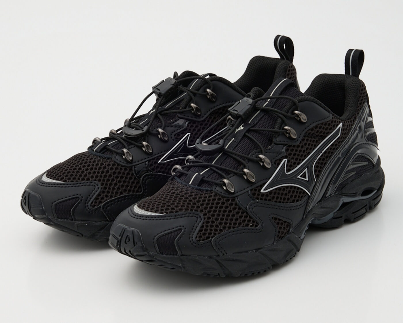 Mizuno x SLY Wave Rider 10 - Black/Silver - D1GD250801