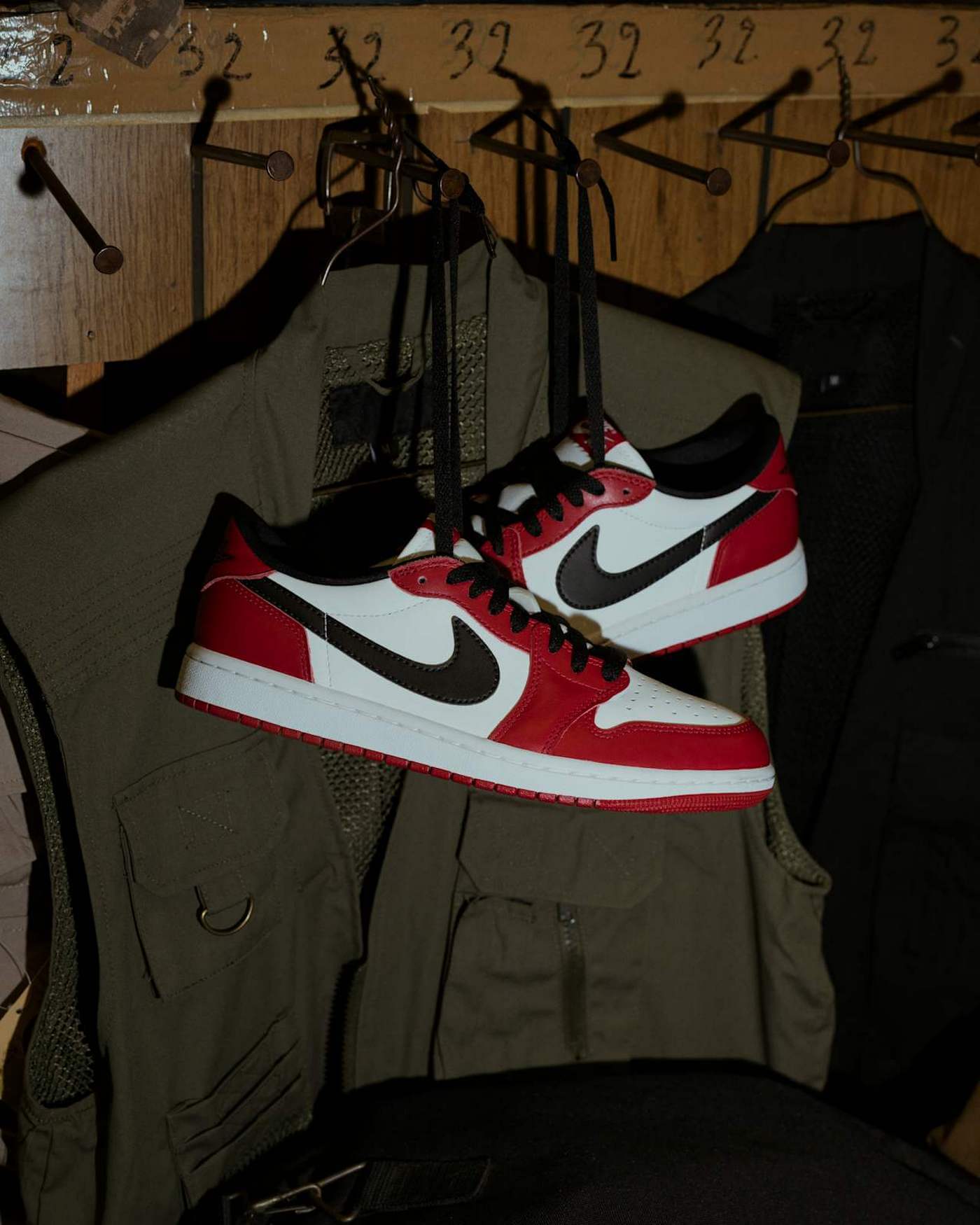 Nike Air Jordan 1 Low OG "Chicago" - Varsity Red/Black/Summit White - HQ6998-600