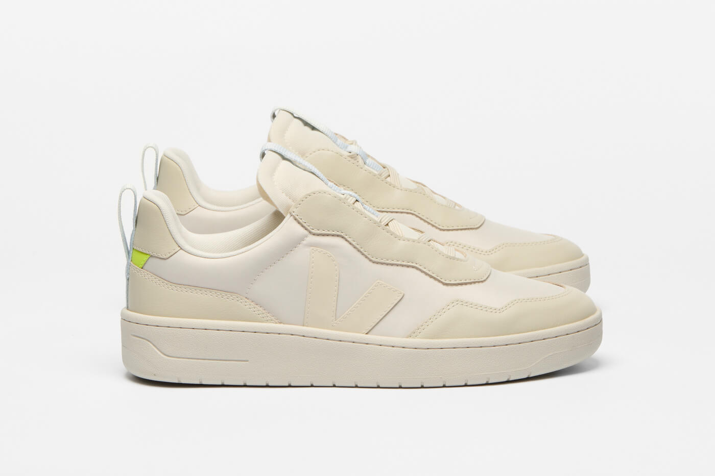 VEJA x CFCL V-90 - White