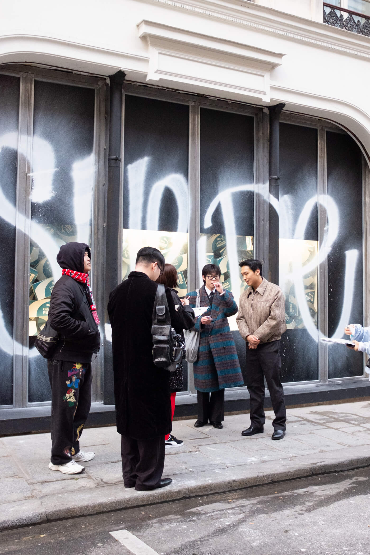 Puma feiert den Suede bei der Paris Fashion Week – „The Icon Lives On“